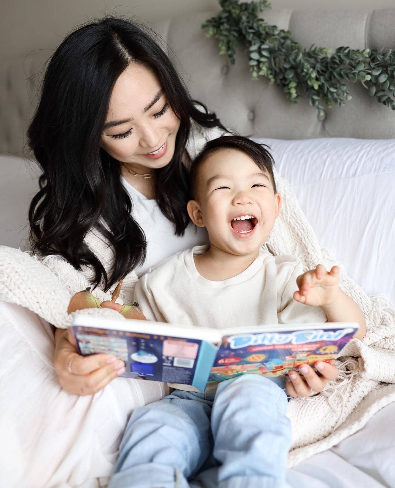 Ditty Bird Bilingual Book |  Learning Chinese Kid's Songs 儿歌