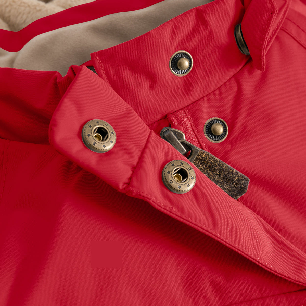 MINI A TURE MATWANG fleece lined winter jacket - Chili Pepper hood and zipper detail